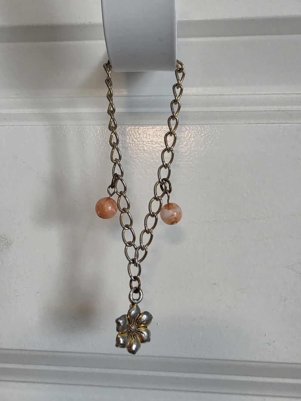 Gold-Tone Flower Pendant bracelet with Peach Beads vintage